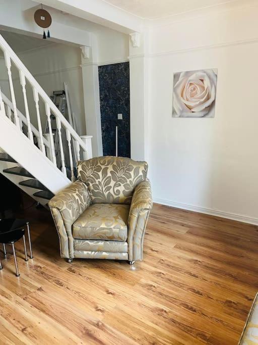 Cheerful 3 Bedroom home in Wigan - Ince - sleeps 7 Buitenkant foto