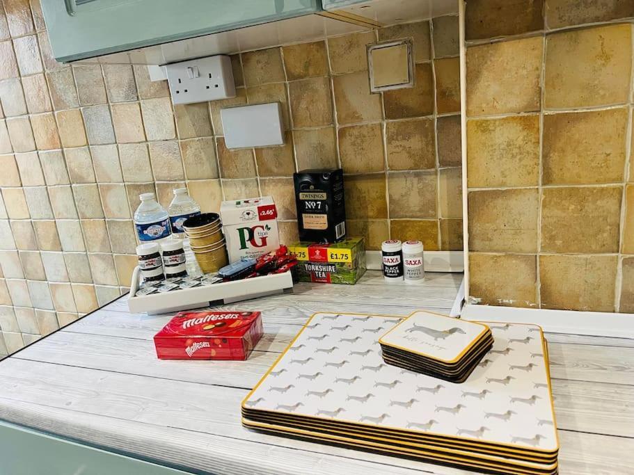 Cheerful 3 Bedroom home in Wigan - Ince - sleeps 7 Buitenkant foto